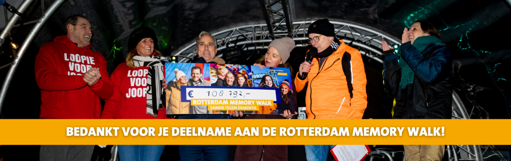 Cheque-overhandiging Rotterdam Memory Walk 2022